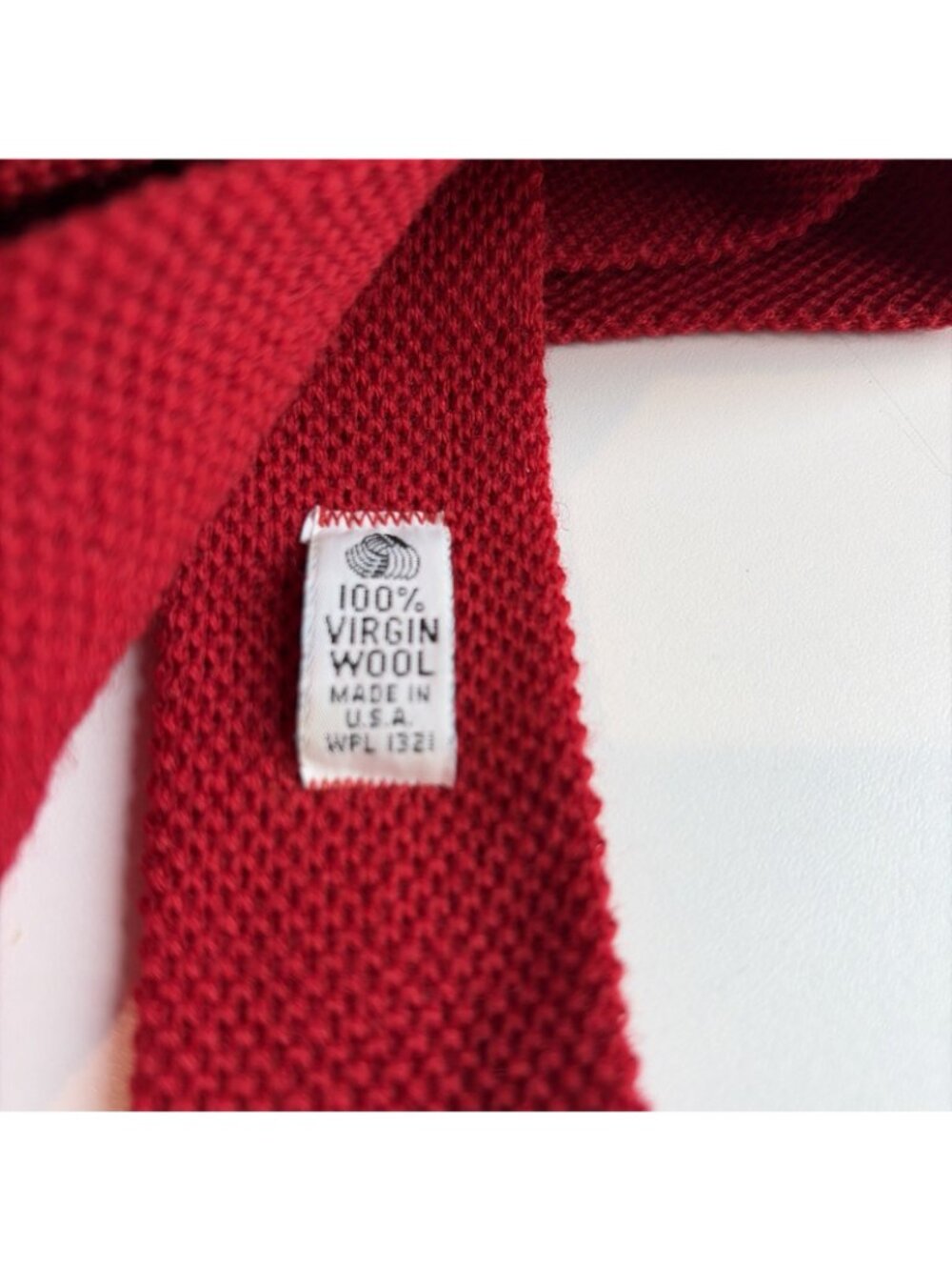 Vintage Miltons Men's 100% Virgin Wool Necktie Tie Red Narrow Square Classic - Picture 4 of 6